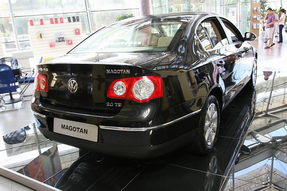 迈腾2.0TSI舒适型手自一体外观