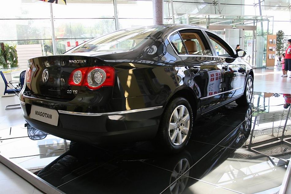 迈腾2.0TSI舒适型手自一体外观