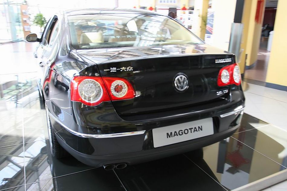 迈腾2.0TSI舒适型手自一体外观