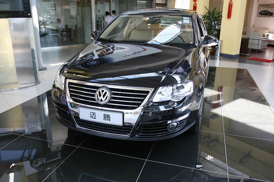 迈腾2.0TSI舒适型手自一体外观