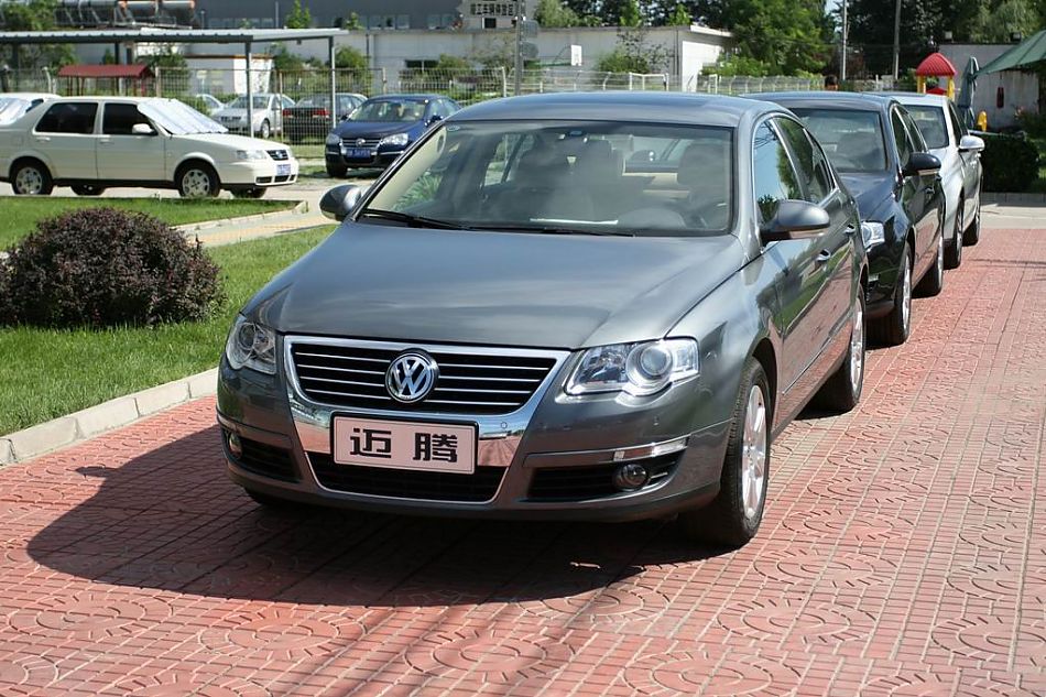 迈腾1.8TSI舒适型手动版外观