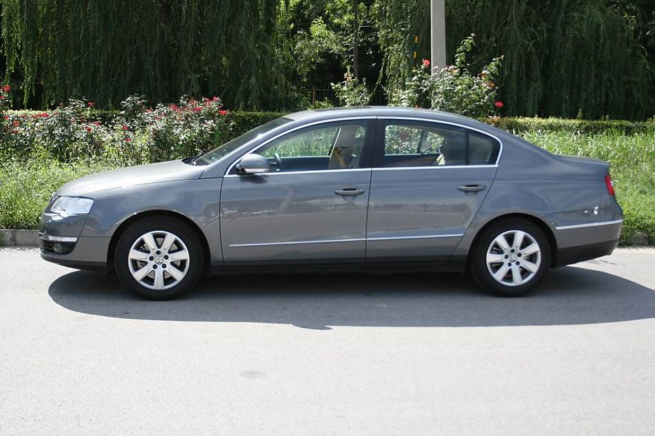 迈腾1.8TSI舒适型手动版外观