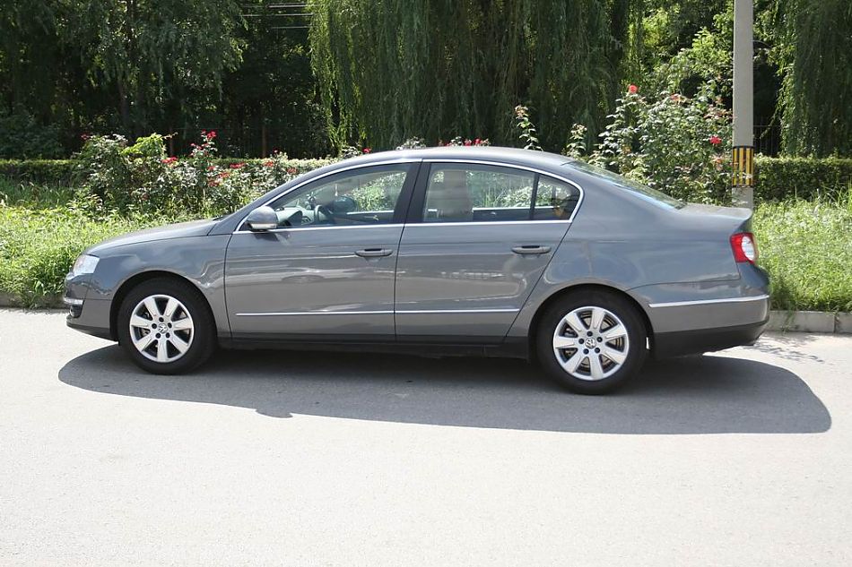 迈腾1.8TSI舒适型手动版外观