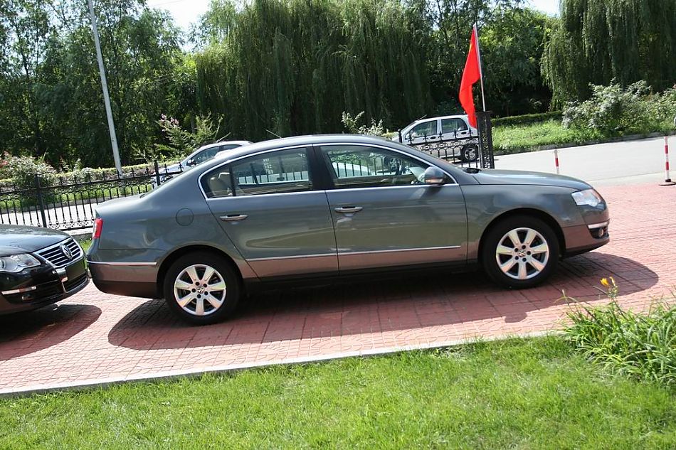 迈腾1.8TSI舒适型手动版外观