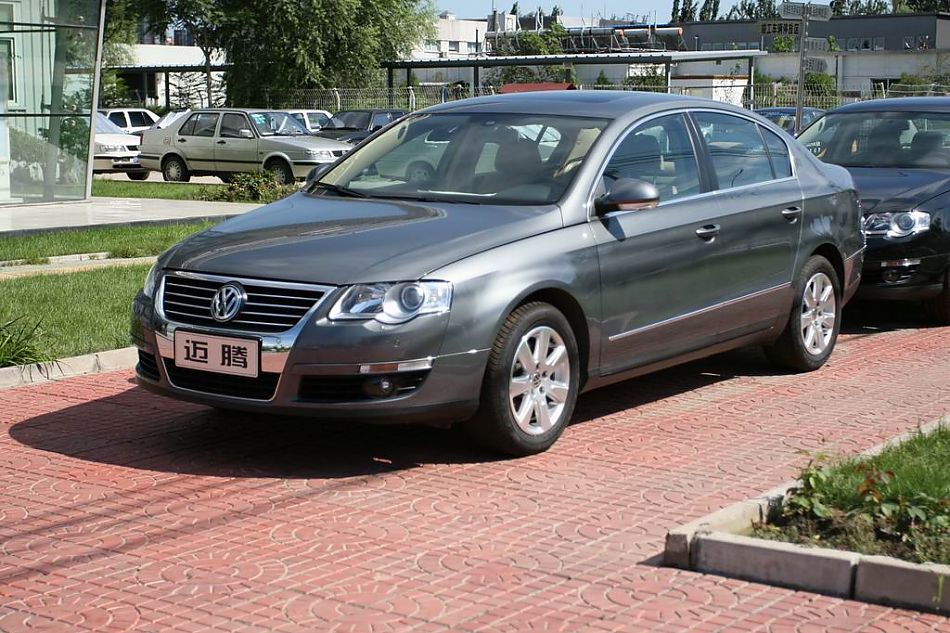 迈腾1.8TSI舒适型手动版外观