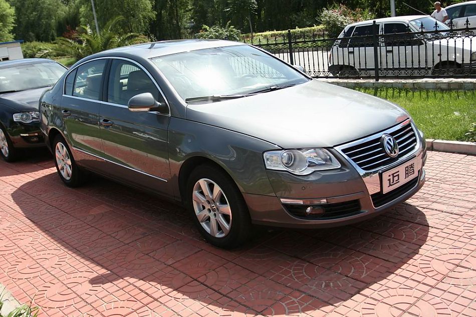 迈腾1.8TSI舒适型手动版外观