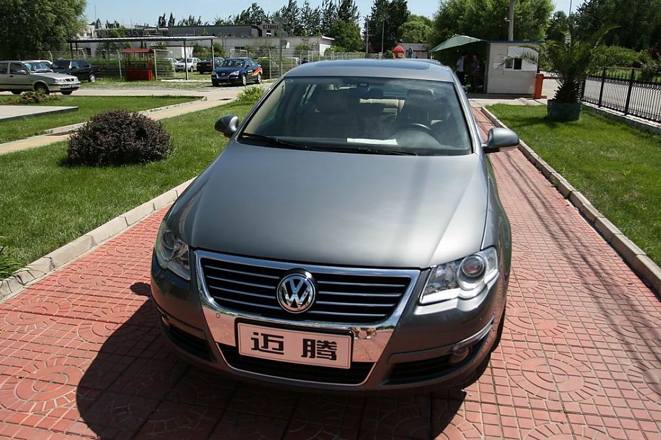 迈腾1.8TSI舒适型手动版外观