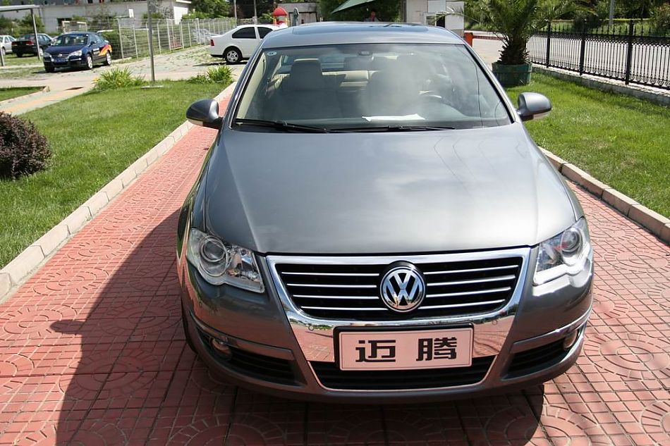 迈腾1.8TSI舒适型手动版外观