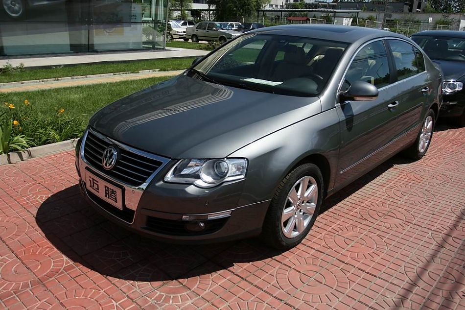 迈腾1.8TSI舒适型手动版外观