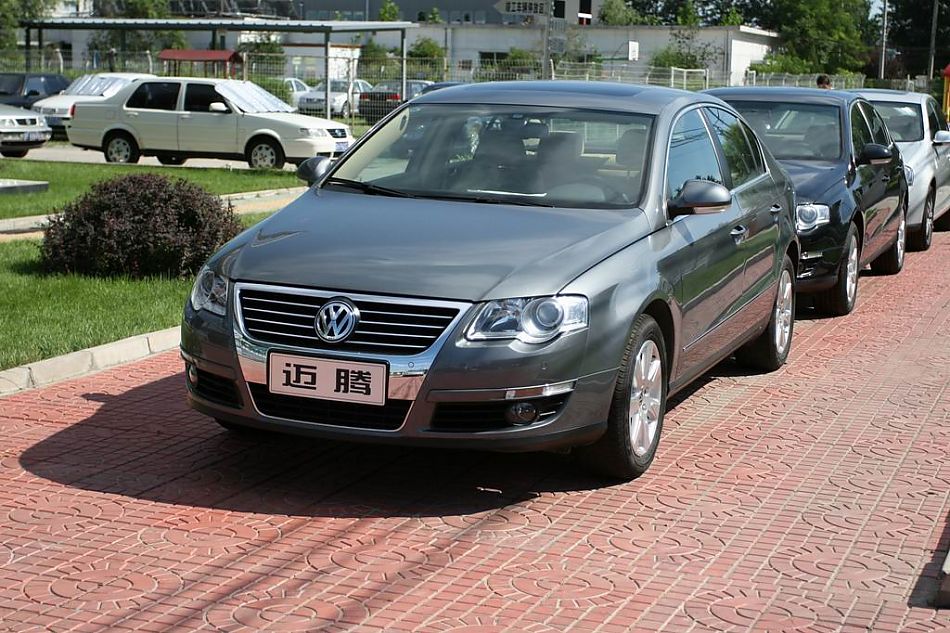 迈腾1.8TSI舒适型手动版外观