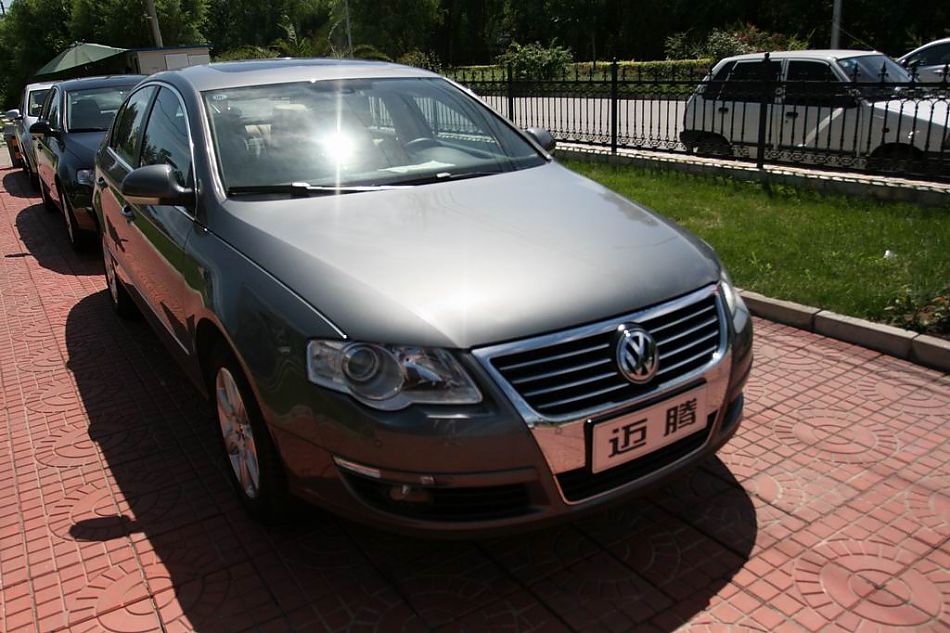 迈腾1.8TSI舒适型手动版外观