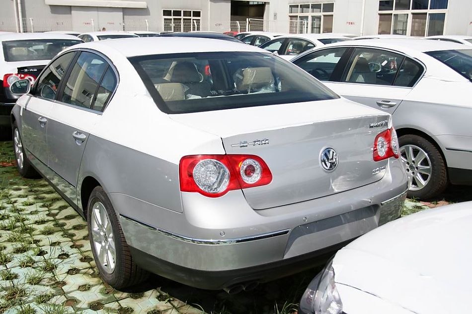 迈腾1.8TSI舒适型手动版外观