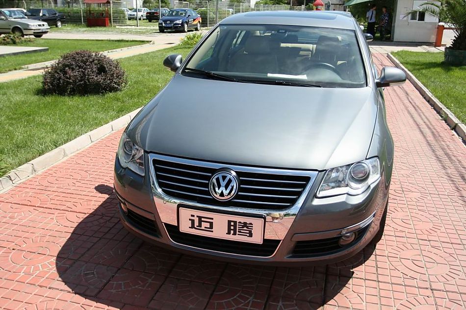 迈腾1.8TSI舒适型手动版外观