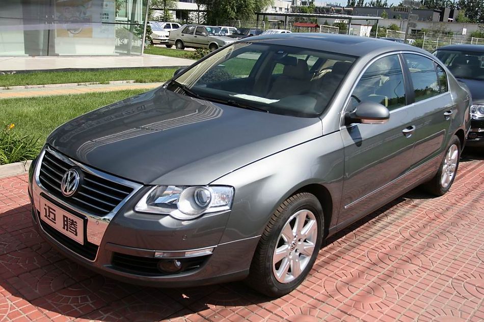 迈腾1.8TSI舒适型手动版外观