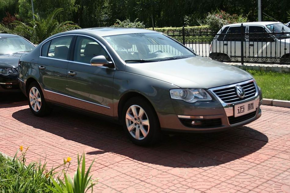 迈腾1.8TSI舒适型手动版外观