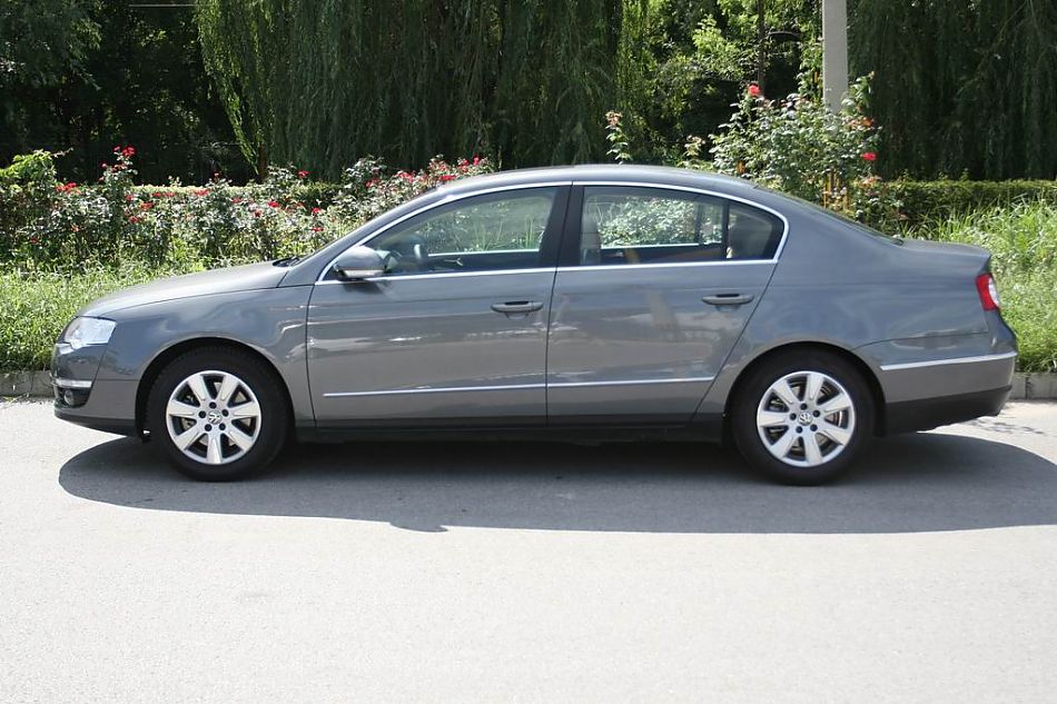 迈腾1.8TSI舒适型手动版外观