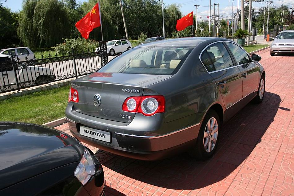 迈腾1.8TSI舒适型手动版外观