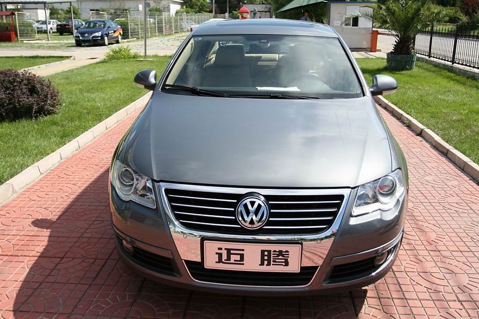 迈腾1.8TSI舒适型手动版外观