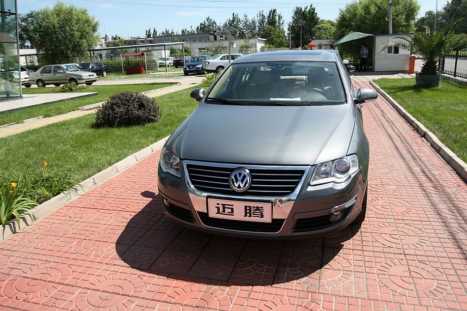 迈腾1.8TSI舒适型手动版外观