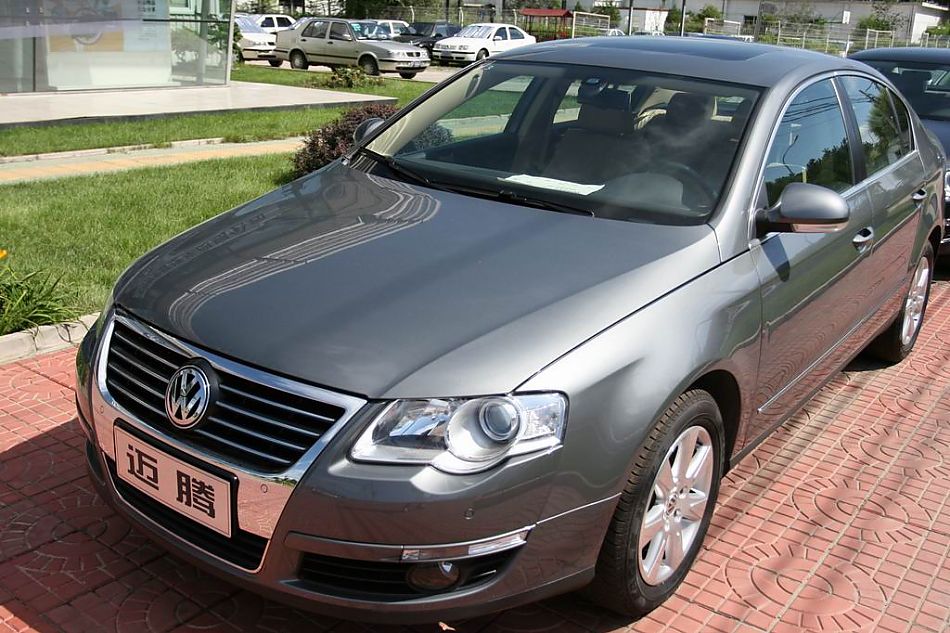 迈腾1.8TSI舒适型手动版外观