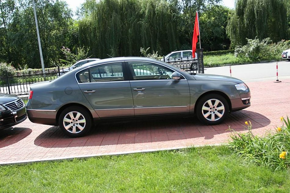 迈腾1.8TSI舒适型手动版外观