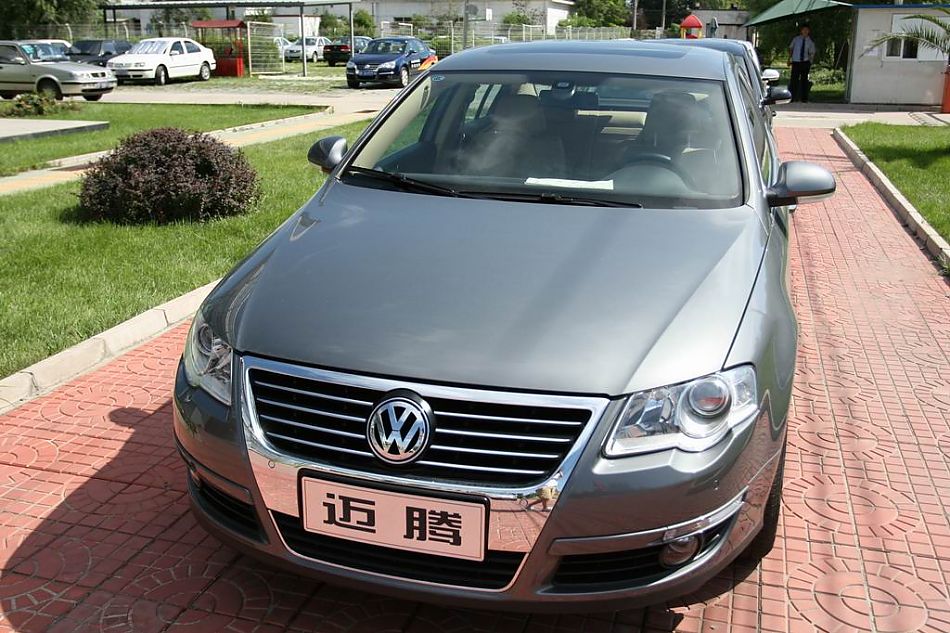 迈腾1.8TSI舒适型手动版外观