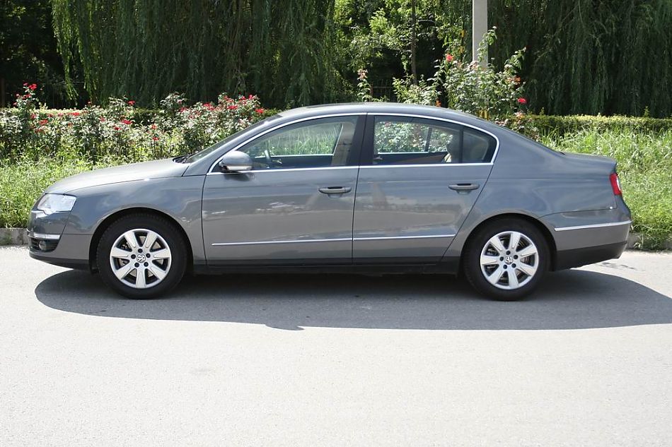 迈腾1.8TSI舒适型手动版外观