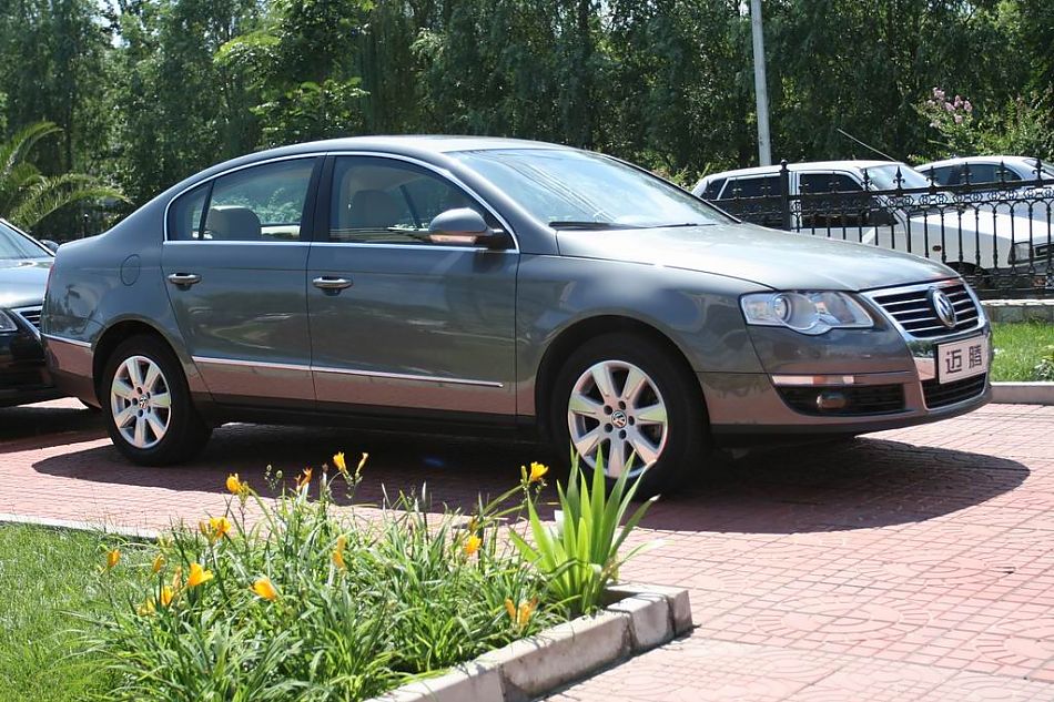 迈腾1.8TSI舒适型手动版外观