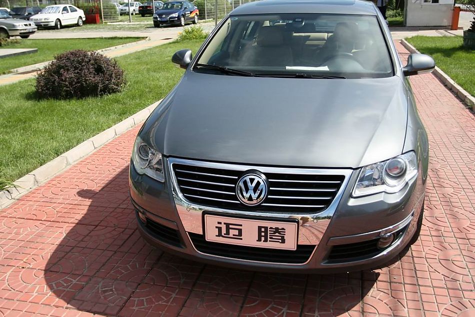 迈腾1.8TSI舒适型手动版外观