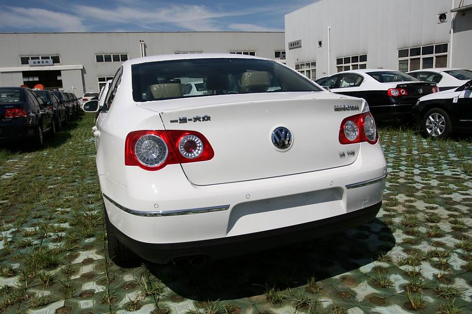 迈腾1.8TSI舒适型手自一体外观