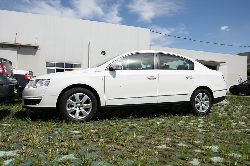 迈腾1.8TSI舒适型手自一体外观