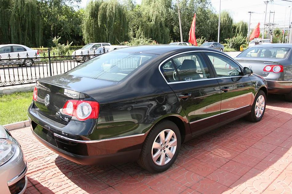 迈腾2.0标准型手动挡外观图