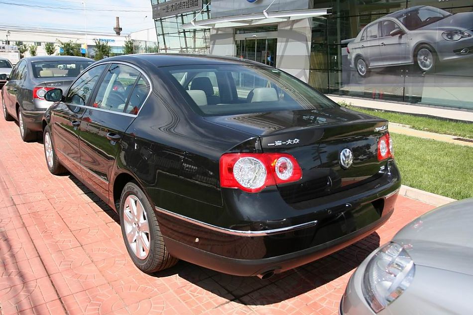 迈腾2.0标准型手动挡外观图