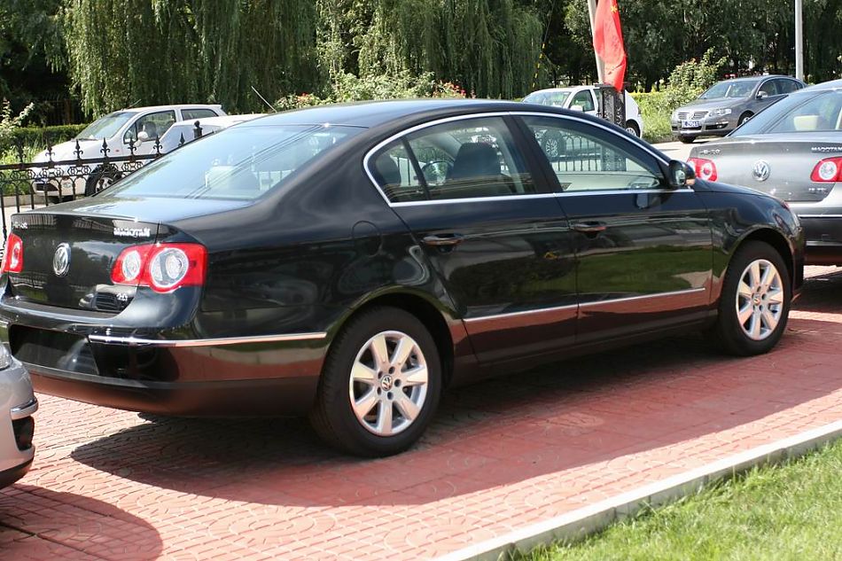 迈腾2.0标准型手动挡外观图