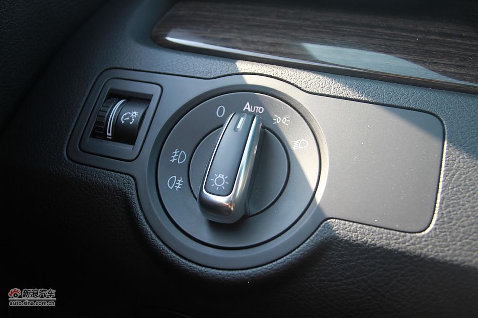 新迈腾(B7L)1.8TSI自动尊贵型内饰功能