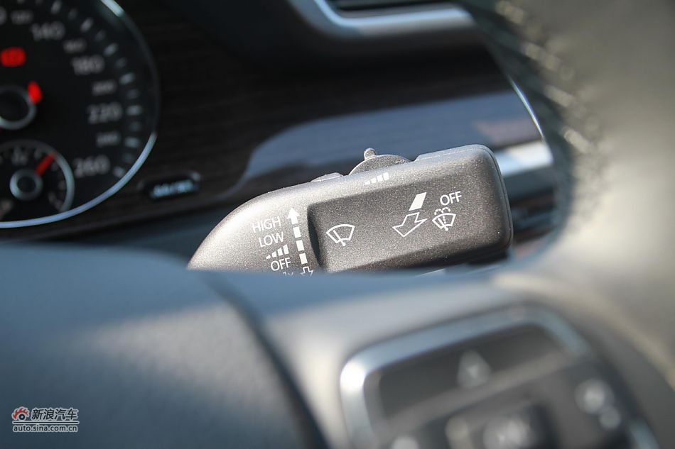 新迈腾(B7L)1.8TSI自动尊贵型内饰功能