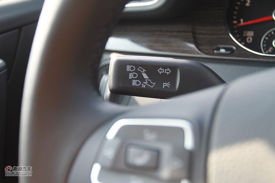 新迈腾(B7L)1.8TSI自动尊贵型内饰功能