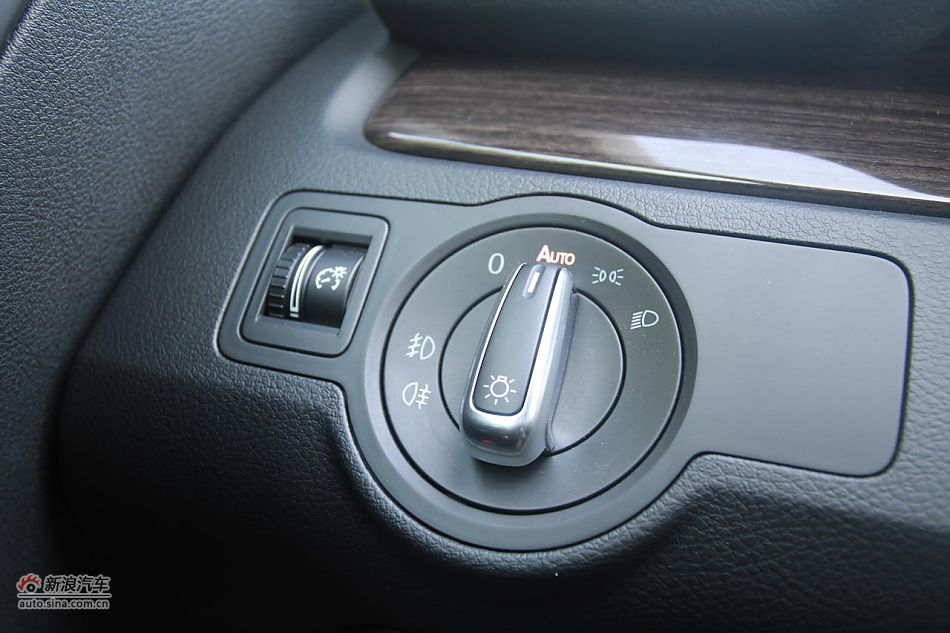 新迈腾(B7L)1.8TSI自动尊贵型内饰功能