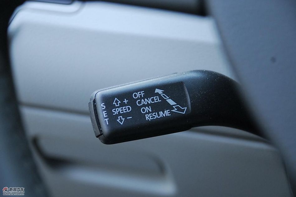 2011款迈腾试车实拍图-内饰