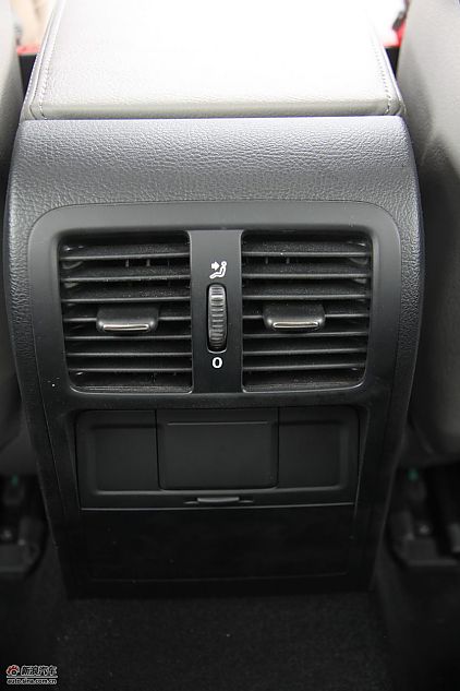 2011款迈腾试车实拍图-内饰