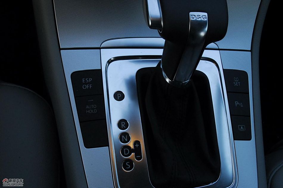 2011款迈腾试车实拍图-内饰