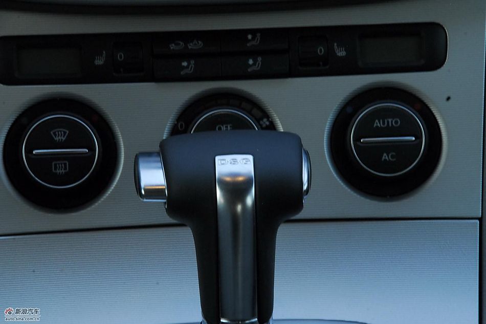 2011款迈腾试车实拍图-内饰