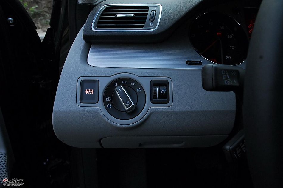 2011款迈腾试车实拍图-内饰