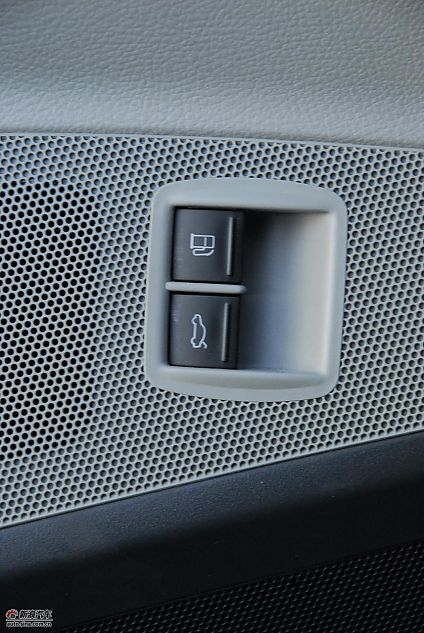 2011款迈腾试车实拍图-内饰