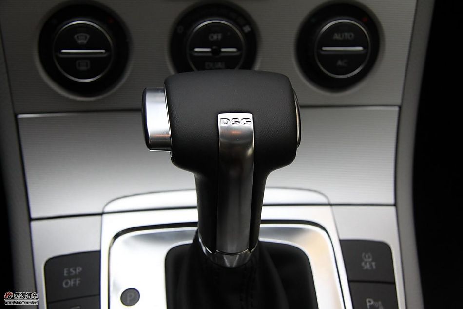 2011款迈腾试车实拍图-内饰