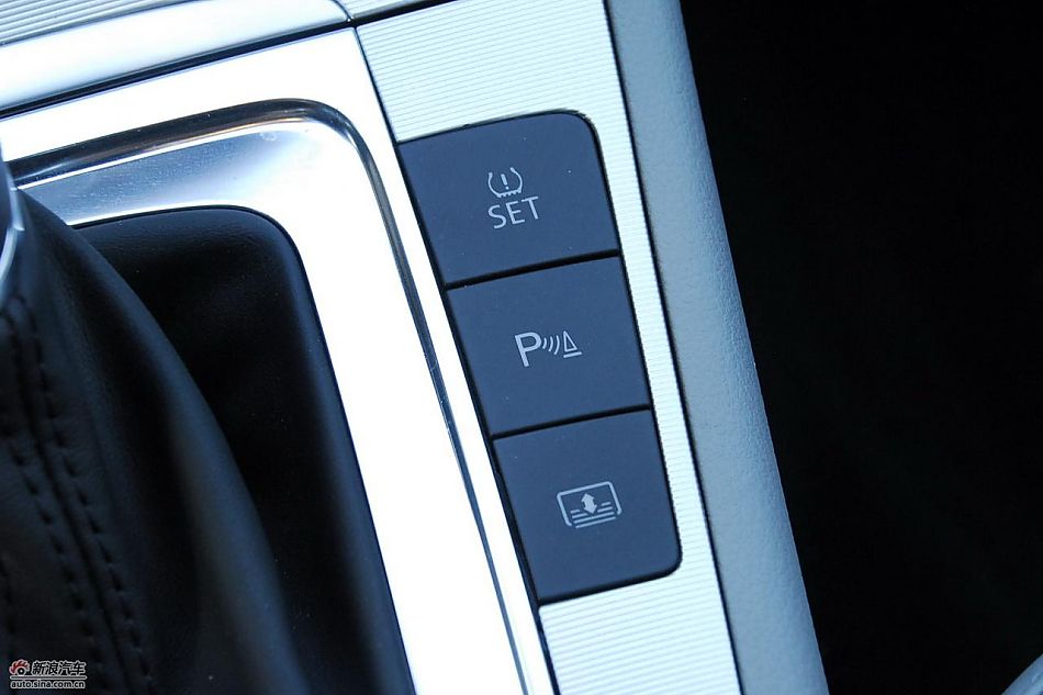 2011款迈腾试车实拍图-内饰