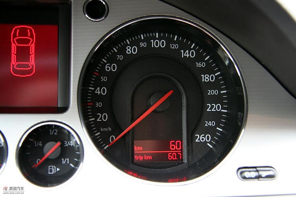2011款迈腾2.0TSI内饰实拍