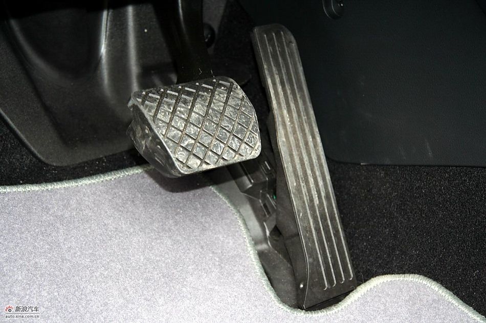 2011款迈腾2.0TSI内饰实拍