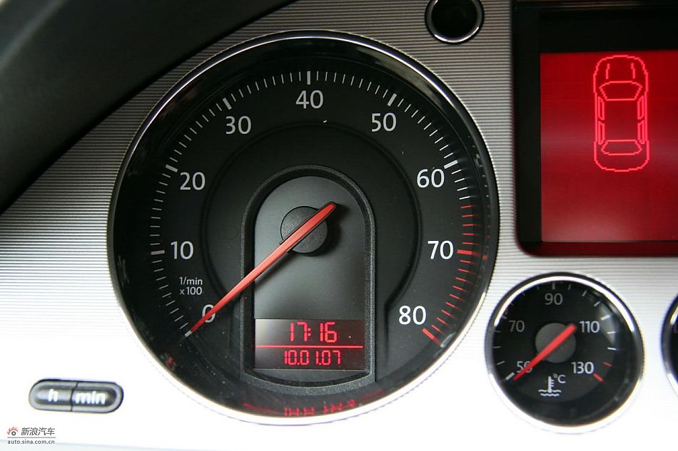 2011款迈腾2.0TSI内饰实拍