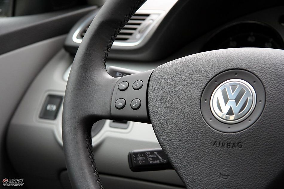 2011款迈腾2.0TSI内饰实拍